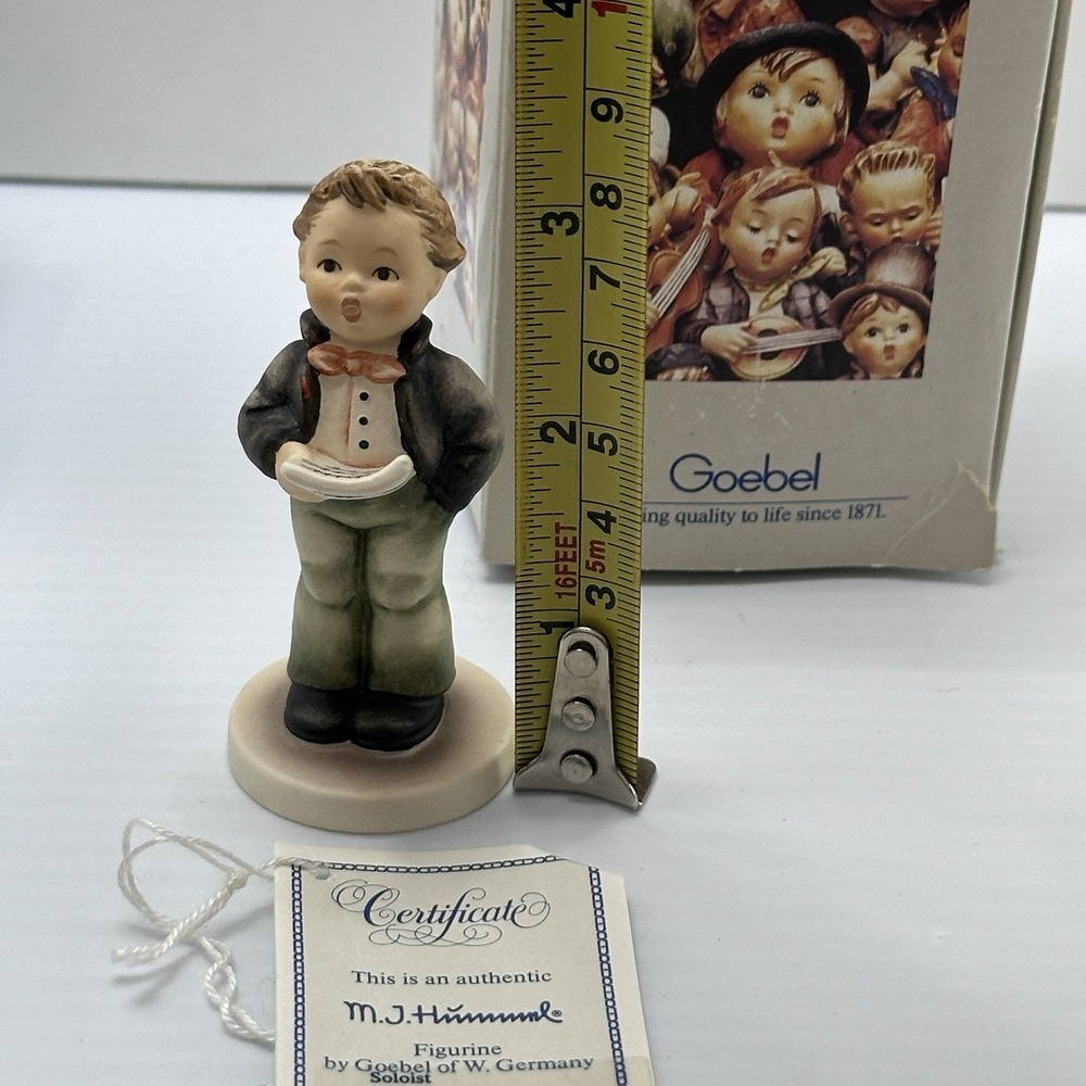 Goebel Hummel Soloist HUM 135/4/0 W Germany Figurine Box & Certificate‎ 1984